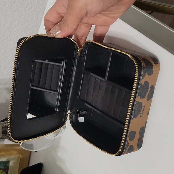 [New] Coach Jewelry box - Picture 2 of 5